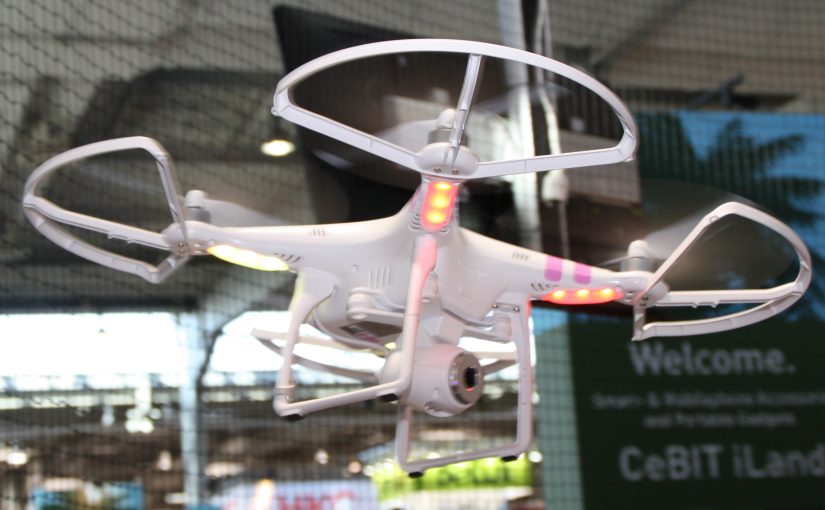 CeBIT 2014: DJI stellt fliegendes Auge Phantom II Vision und Profi-Hexakopter vor