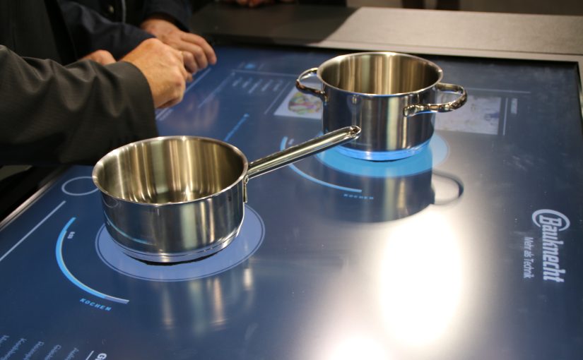 IFA 2014: Interaktive Kochplatte von Bauknecht angeschaut