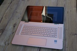 HP Spectre x360 ap006ng flach ausgestreckt