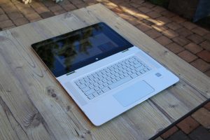 HP Spectre x360 ap006ng flach ausgestreckt2