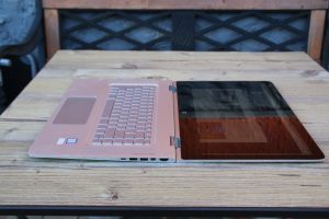 HP Spectre x360 ap006ng flach ausgestreckt3