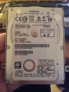 Beim Zenbook von mir war eine Hitachi verbaut. Der Festplattenhersteller kann variieren, muss aber nicht. :-)
