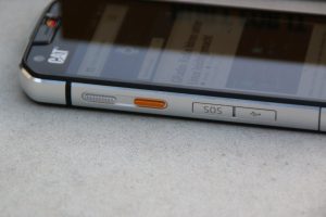 CAT S60 SOS Seite links, Bild 4