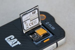 CAT S60 Back Simslot offen, Bild 9