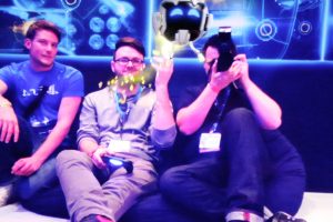 Gamescom mittwoch playroom robot streicheln