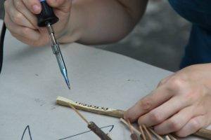Maker faire berlin 2017 160 loetkolben holzstab brandmalen