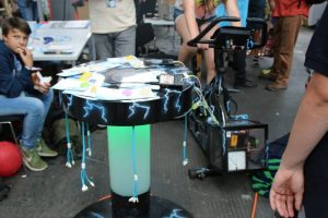 Maker faire berlin 2017 166 smartphone laden dynamo fahrrad