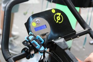 Maker faire berlin 2017 169 smartphone laden dynamo fahrrad display