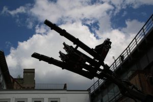 Maker faire berlin 2017 225 hand of man wolken betont