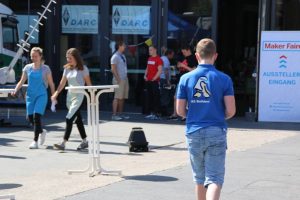 Hier wird der Mausdroide von Pascal auf dem Gelände der Station gefahren. Mausdroide: http://www.luettringhauser.de/313/Bildung.html