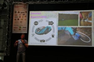 Maker faire berlin 2017 276 martin hund gardena rasenmaeher