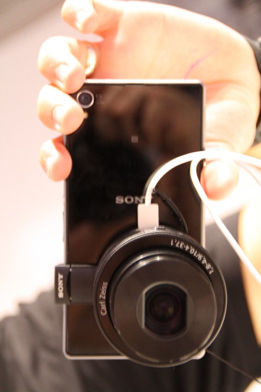 Sony cybershot qx100 front